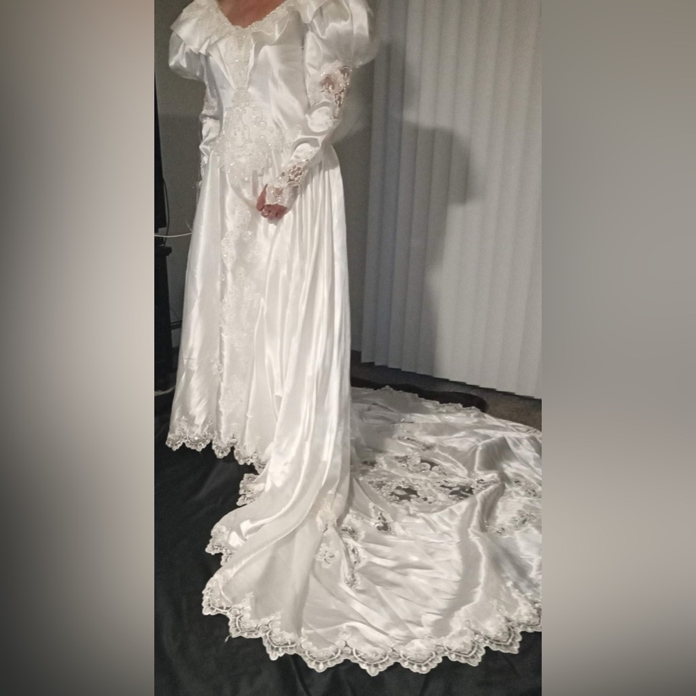 Women’s Wedding Dress 👰‍♀️👰🤍EXCELLENT CONDITION